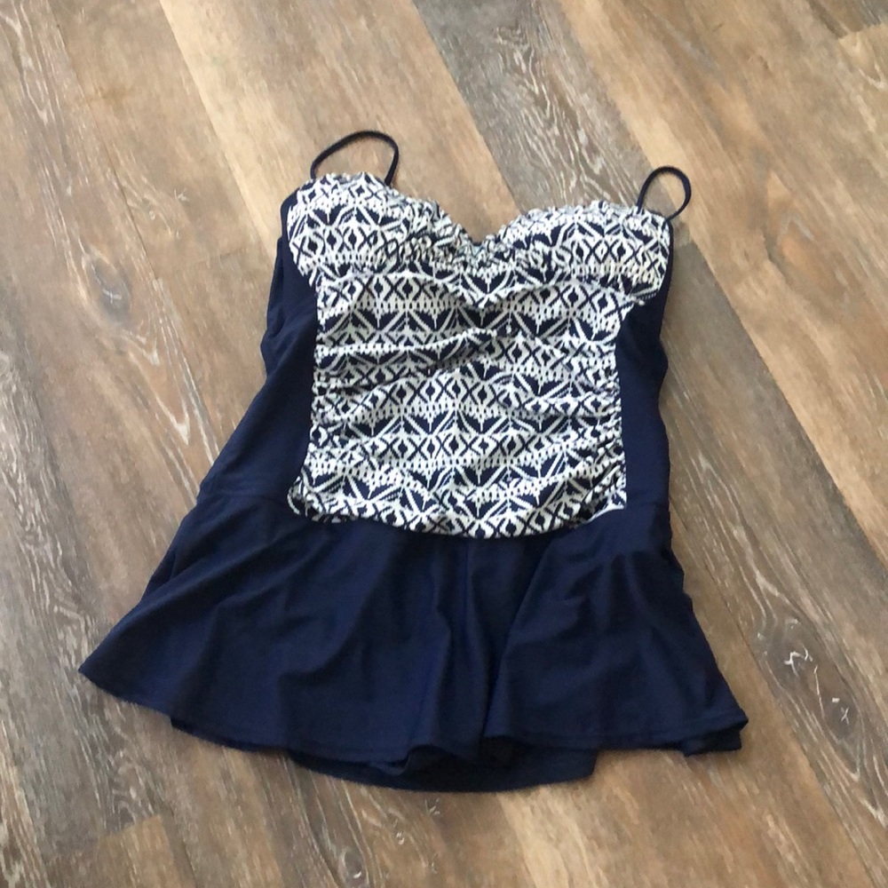 Tropical escape size 16 blue and white One piece